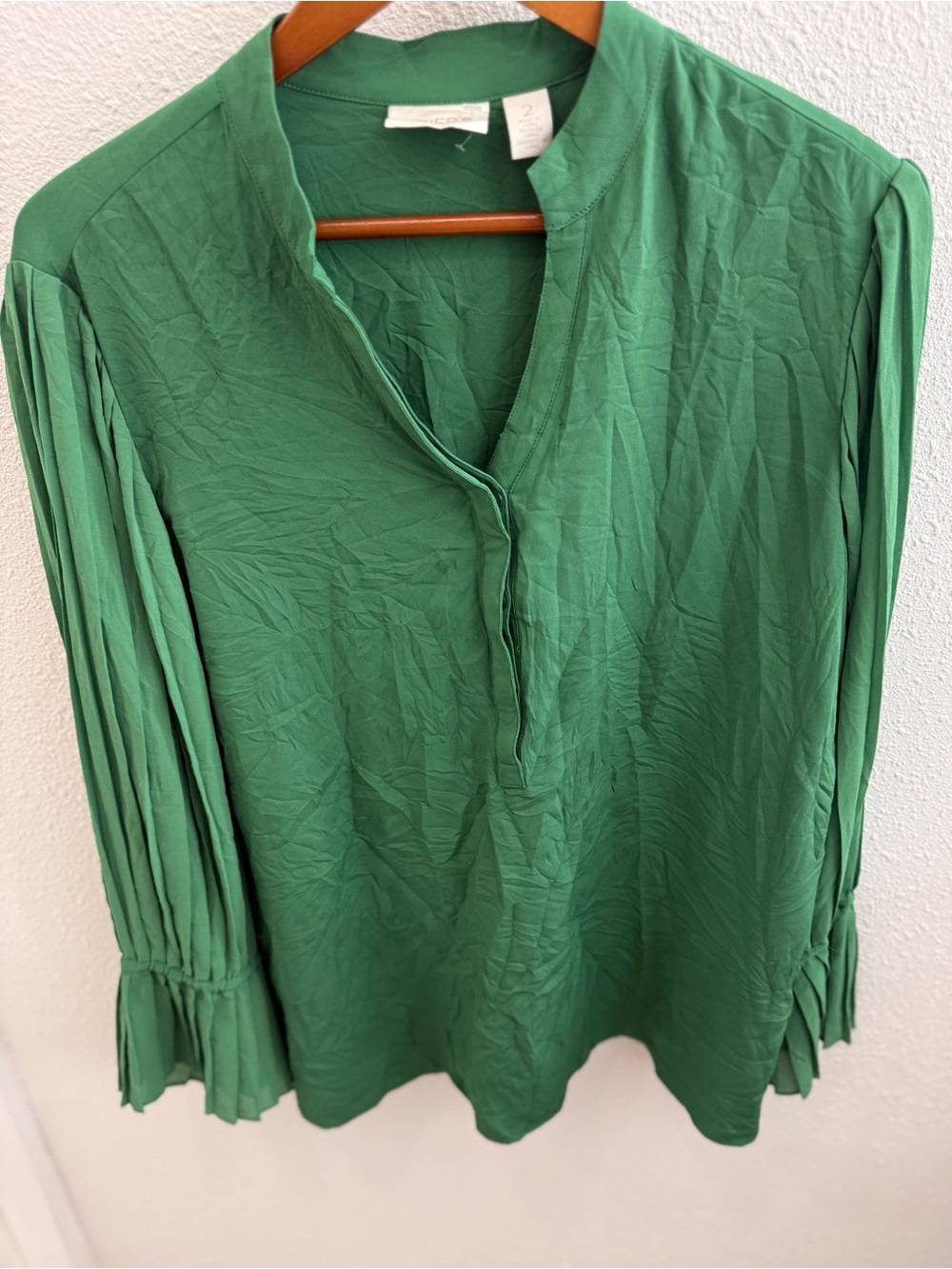 Chico’s Pleated Sleeve Split Neck Blouse – Green Size 2